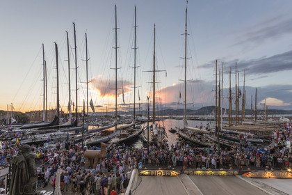 02 10 2014, Saint-Tropez (FRA,83), Voiles de Saint-Tropez 2014, Day 4, défilé des équipages   crew parade