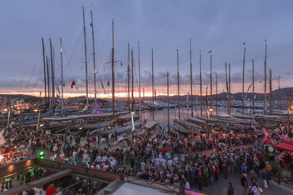 01 10 2025, Saint-Tropez (FRA,83) , Voioes de Saint-Tropez 2015, Day 4, Crew parade