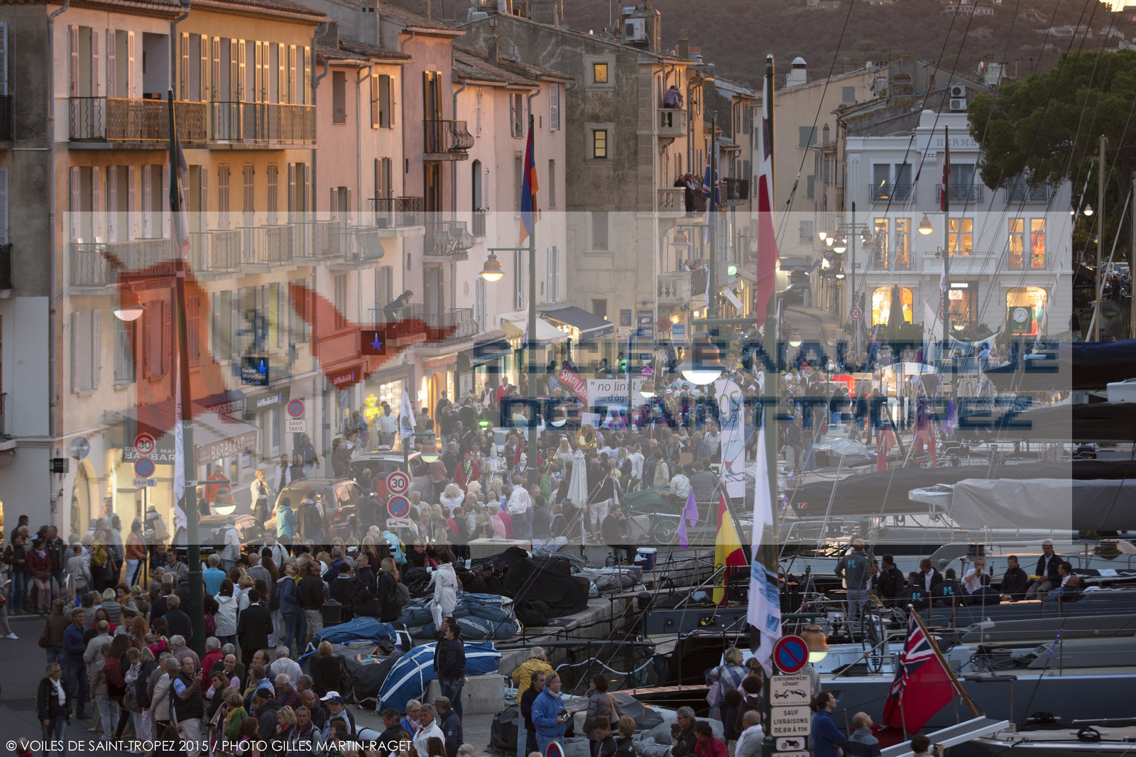 01 10 2025, Saint-Tropez (FRA,83) , Voioes de Saint-Tropez 2015, Day 4, Crew parade