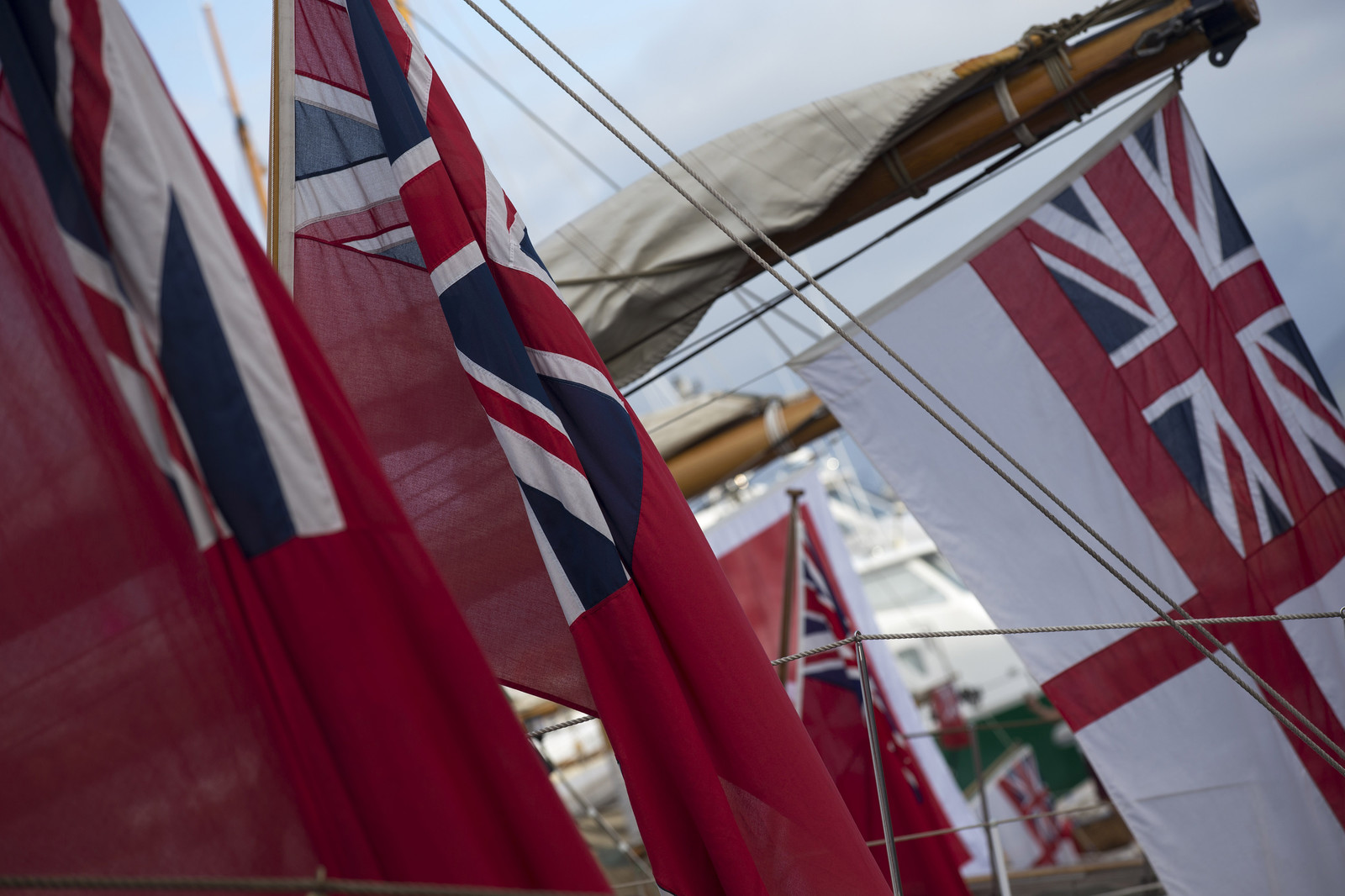 GMR_VST013D5_1976.jpg GMR_VST013D5_1976.jpg